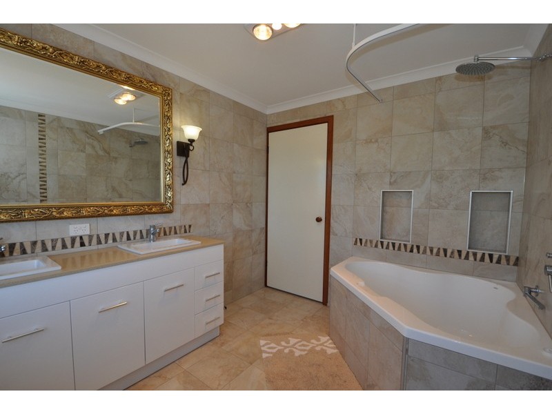 34 Warren Place, Dudley Park WA 6210