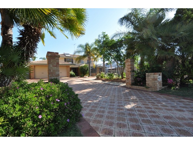 34 Warren Place, Dudley Park WA 6210