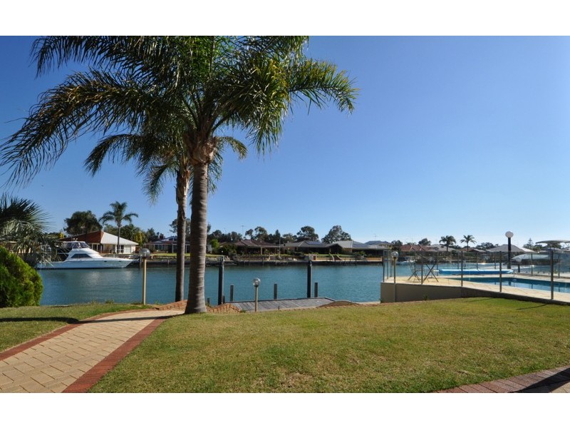 34 Warren Place, Dudley Park WA 6210