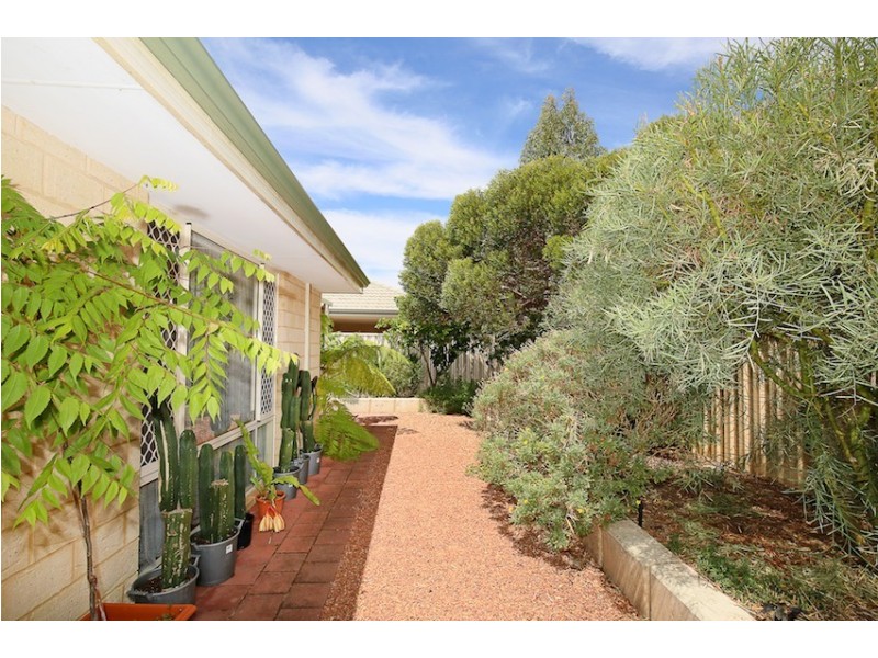 16 Menna Brace, Greenfields WA 6210