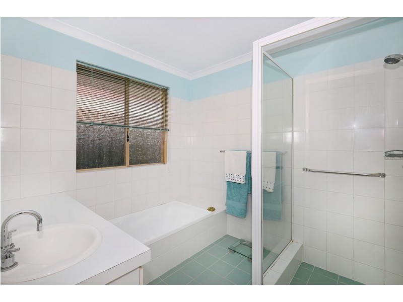 4 Parkwater Cove, Halls Head WA 6210
