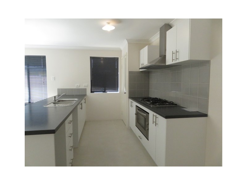 38 Lismore Ridge, Lakelands WA 6180