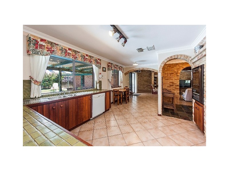 6 Fairfield Way, Halls Head WA 6210
