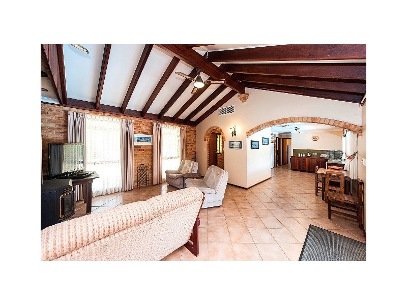 6 Fairfield Way, Halls Head WA 6210