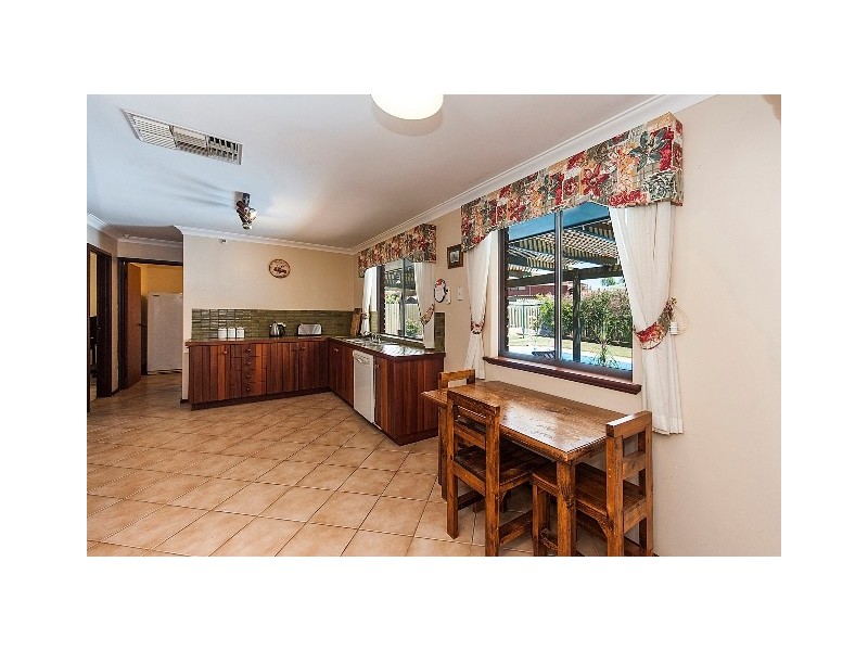 6 Fairfield Way, Halls Head WA 6210