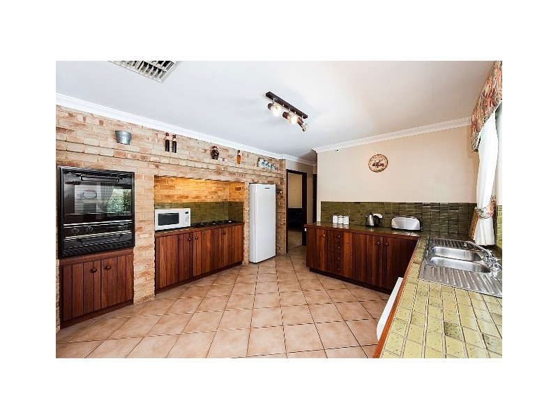 6 Fairfield Way, Halls Head WA 6210