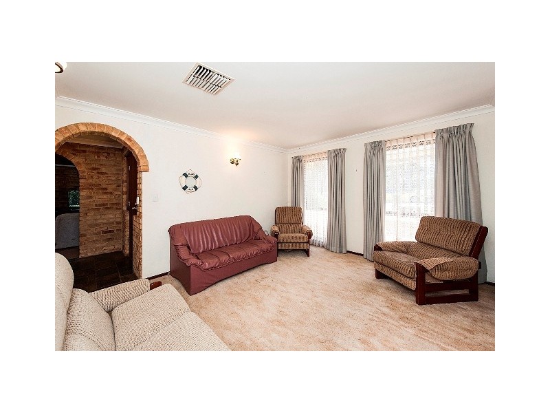 6 Fairfield Way, Halls Head WA 6210