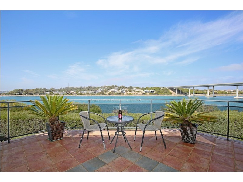 18 Spoonbill Retreat, Wannanup WA 6210