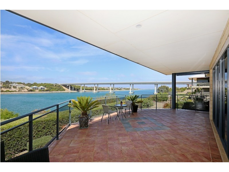 18 Spoonbill Retreat, Wannanup WA 6210