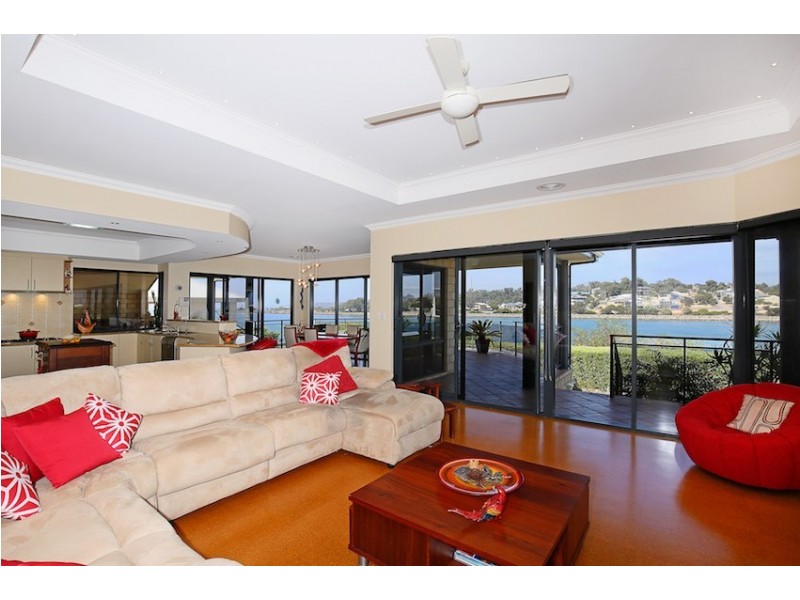 18 Spoonbill Retreat, Wannanup WA 6210