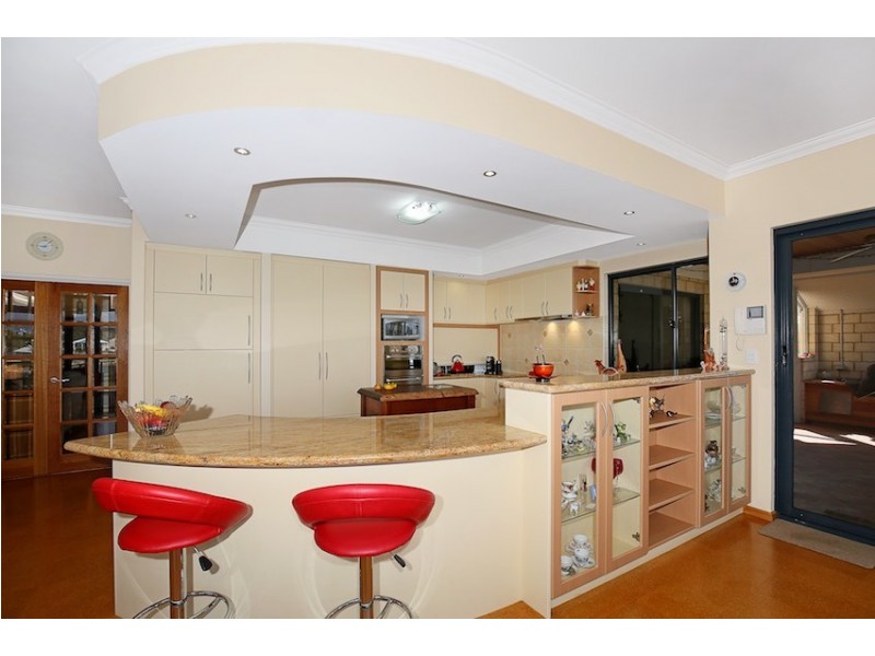 18 Spoonbill Retreat, Wannanup WA 6210