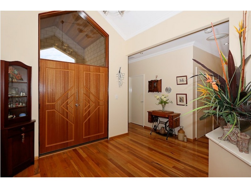 18 Spoonbill Retreat, Wannanup WA 6210