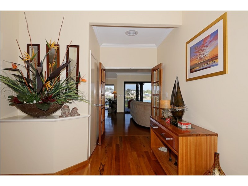 18 Spoonbill Retreat, Wannanup WA 6210