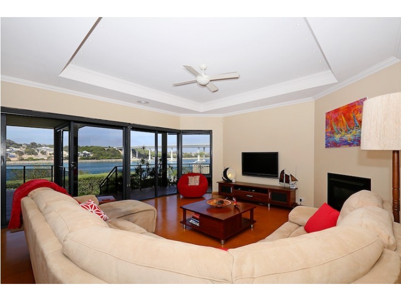 18 Spoonbill Retreat, Wannanup WA 6210