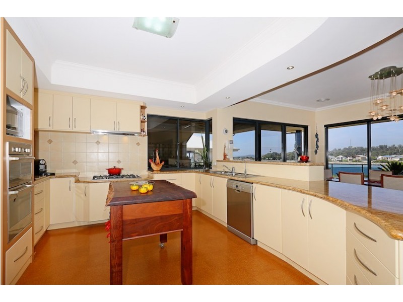 18 Spoonbill Retreat, Wannanup WA 6210