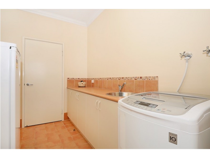 18 Spoonbill Retreat, Wannanup WA 6210