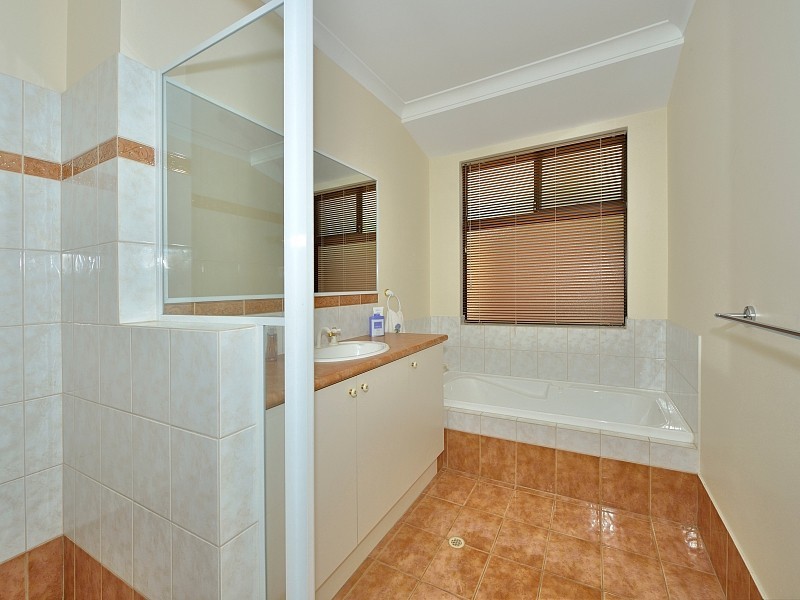 32 Darwin Terrace, Dudley Park WA 6210