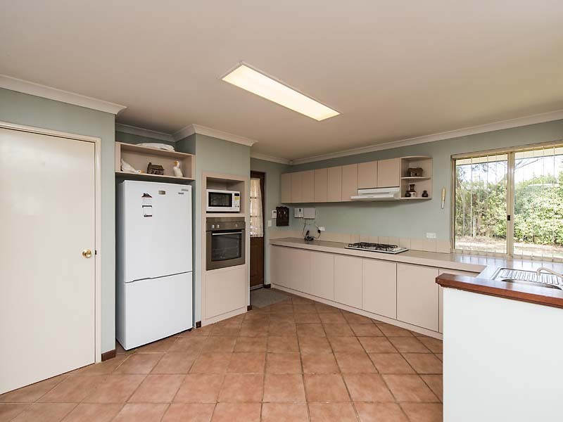 3 Bardoc Way, Greenfields WA 6210