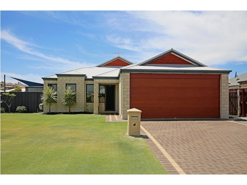 129 Peelwood Parade, Halls Head WA 6210