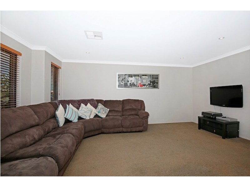 129 Peelwood Parade, Halls Head WA 6210
