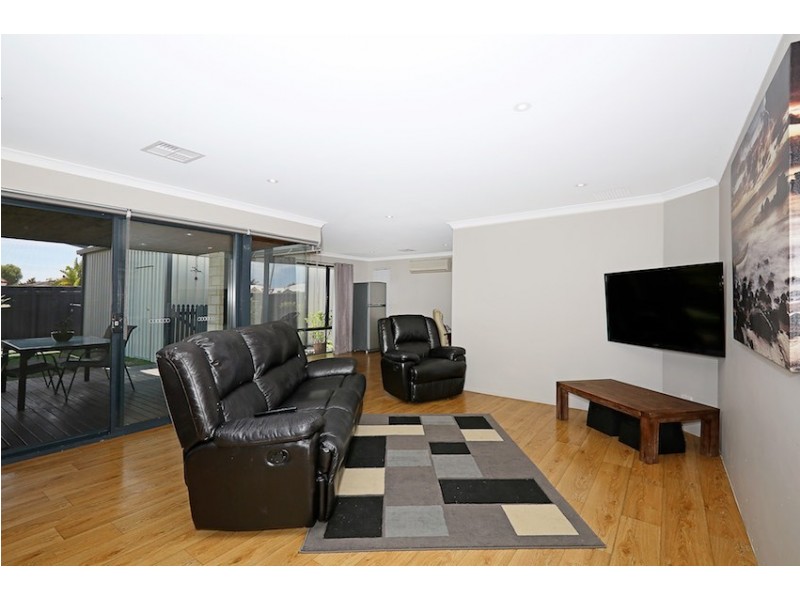 129 Peelwood Parade, Halls Head WA 6210