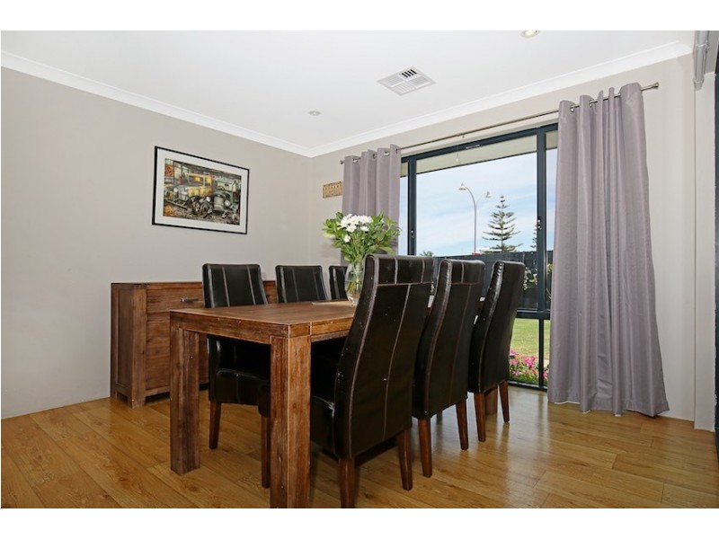 129 Peelwood Parade, Halls Head WA 6210
