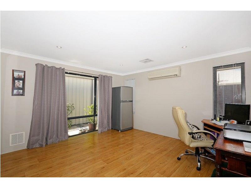 129 Peelwood Parade, Halls Head WA 6210