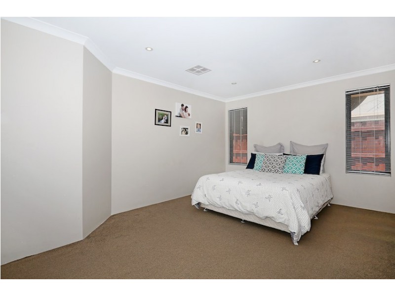 129 Peelwood Parade, Halls Head WA 6210