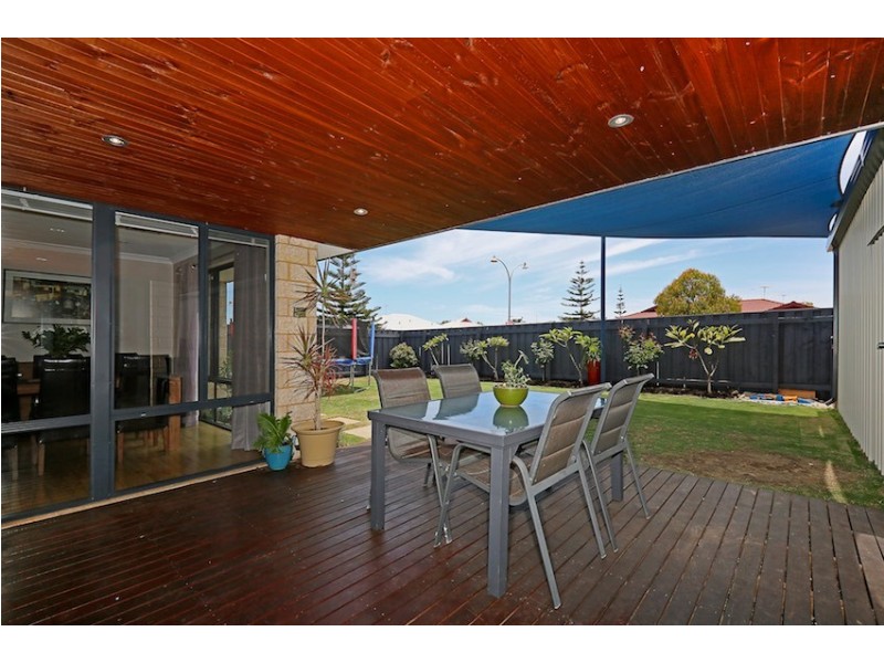 129 Peelwood Parade, Halls Head WA 6210