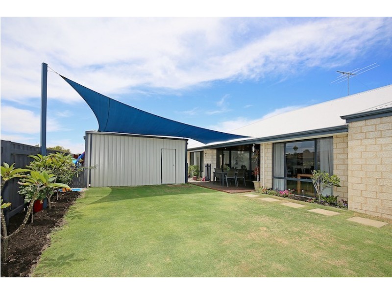 129 Peelwood Parade, Halls Head WA 6210