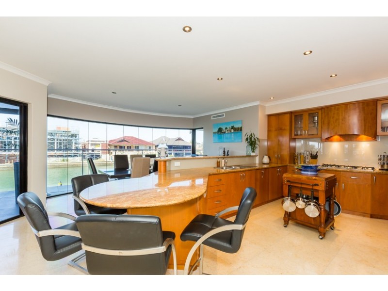 18 Fistina Ramble, Halls Head WA 6210