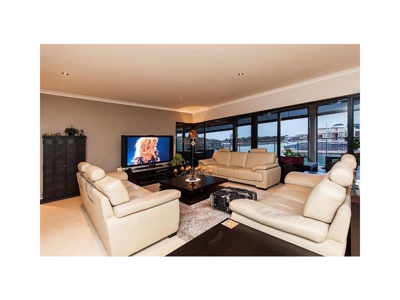 18 Fistina Ramble, Halls Head WA 6210