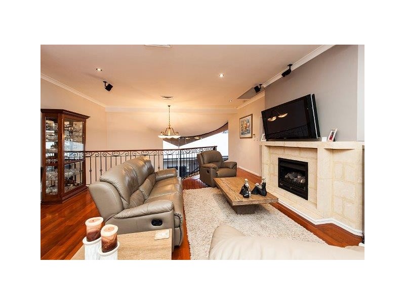 18 Fistina Ramble, Halls Head WA 6210