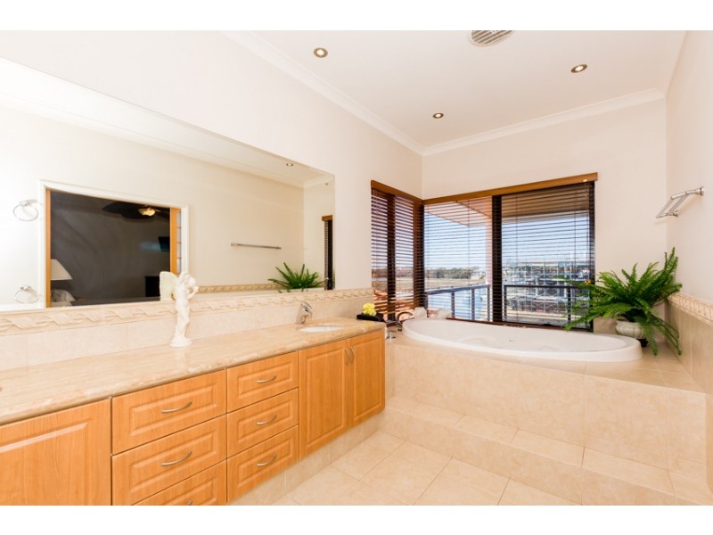 18 Fistina Ramble, Halls Head WA 6210