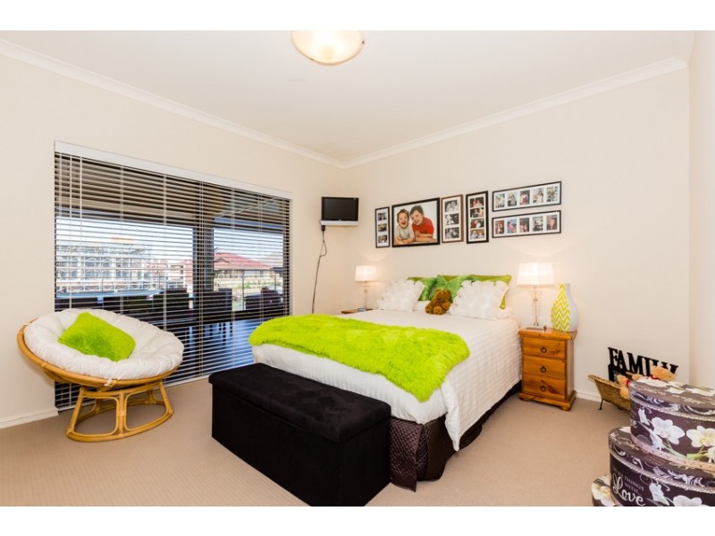 18 Fistina Ramble, Halls Head WA 6210