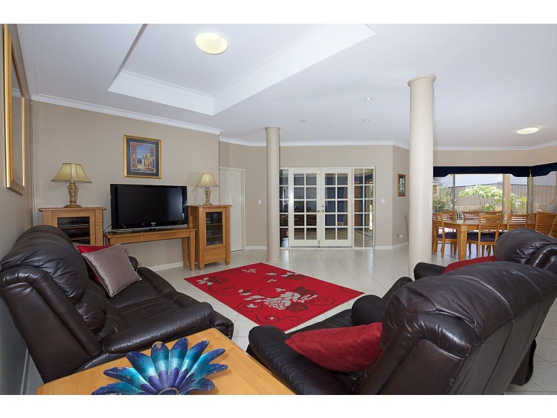37 Caravel Way, Halls Head WA 6210
