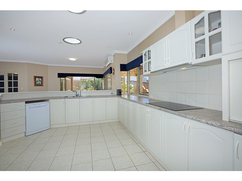37 Caravel Way, Halls Head WA 6210