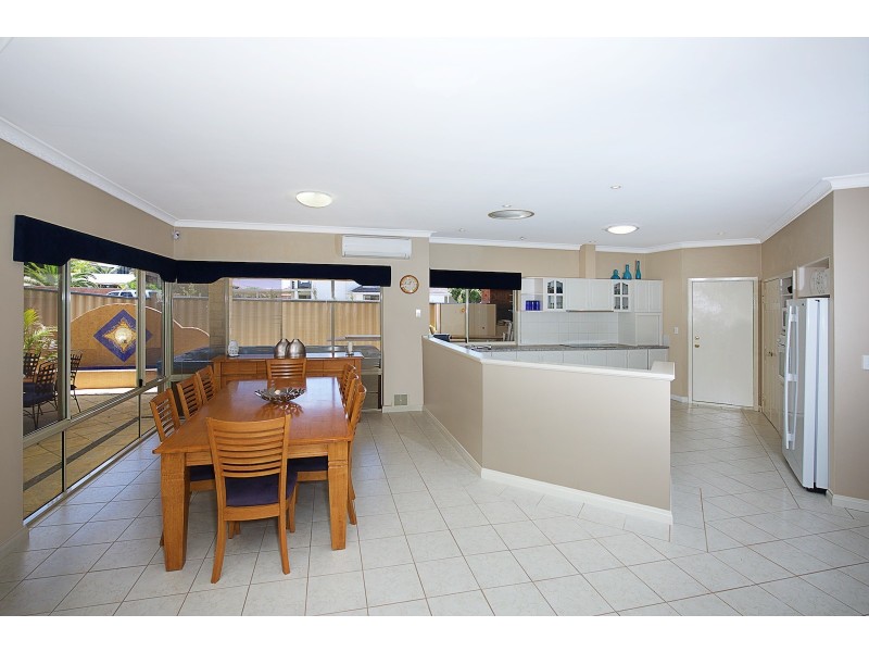 37 Caravel Way, Halls Head WA 6210