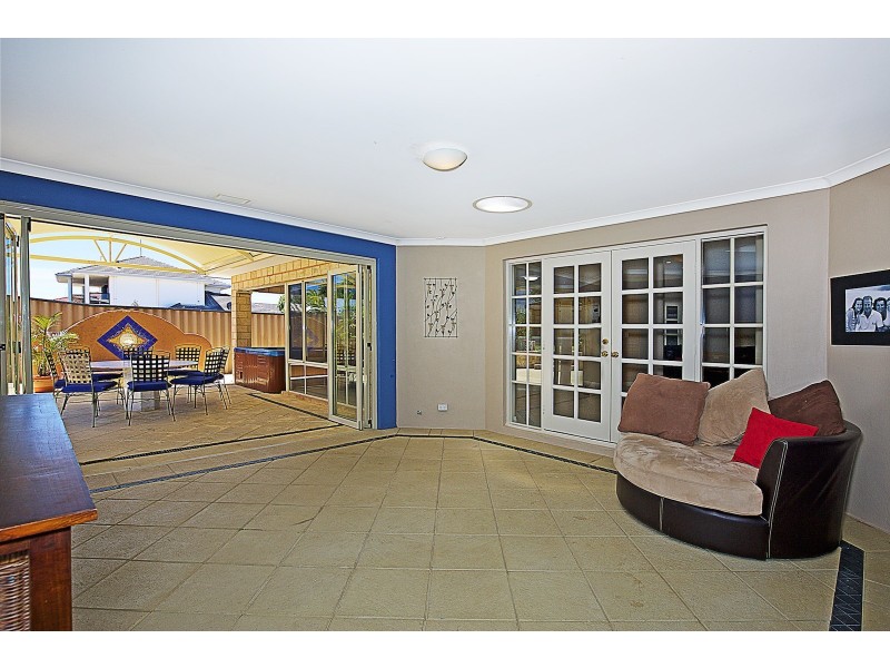 37 Caravel Way, Halls Head WA 6210
