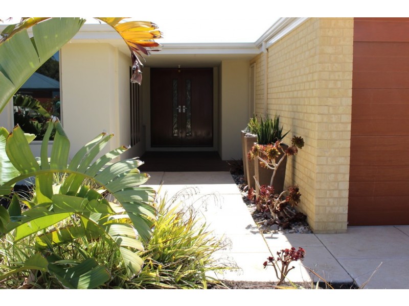 3 Teague Way, Lakelands WA 6180