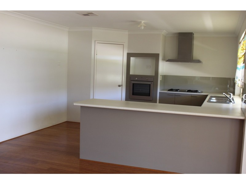 3 Teague Way, Lakelands WA 6180