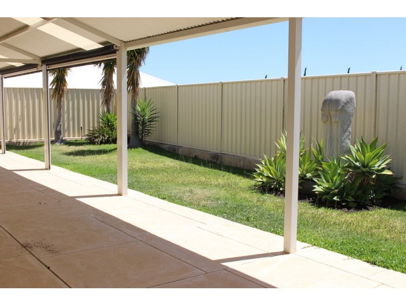 3 Teague Way, Lakelands WA 6180