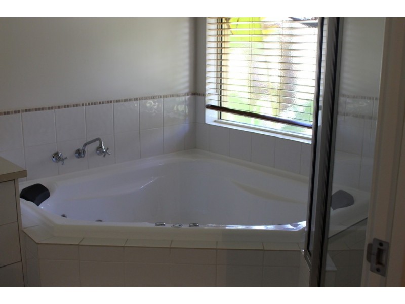 3 Teague Way, Lakelands WA 6180