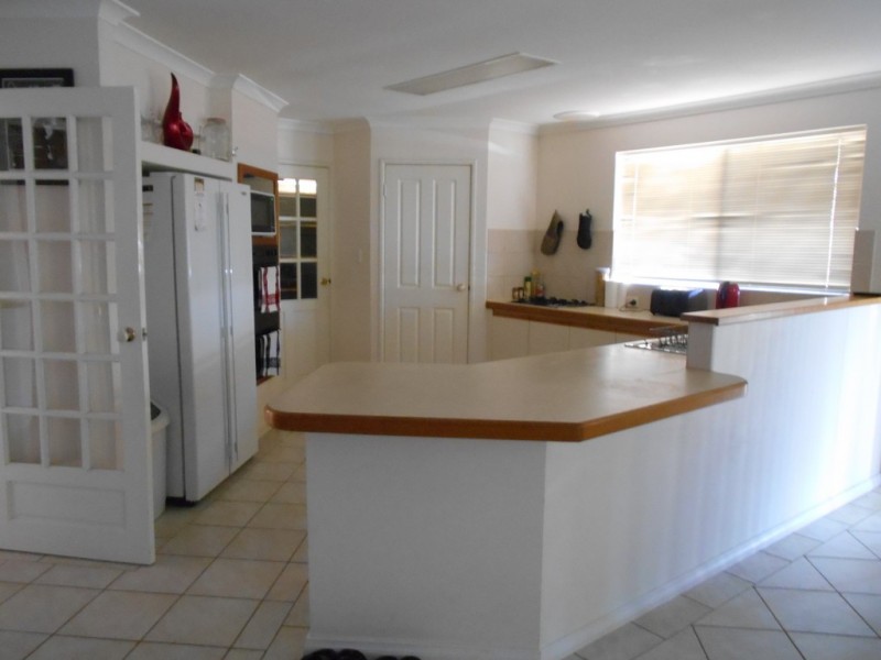 44 Paradise Circuit, Halls Head WA 6210