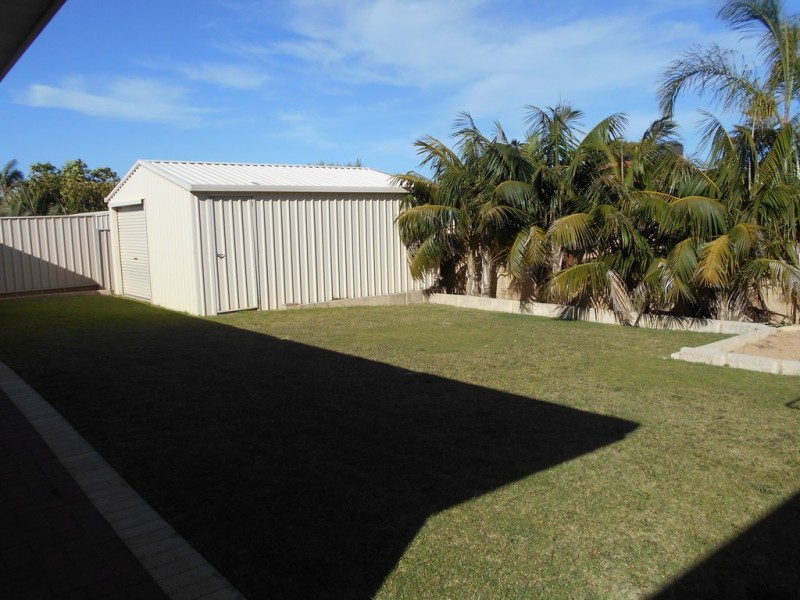 44 Paradise Circuit, Halls Head WA 6210