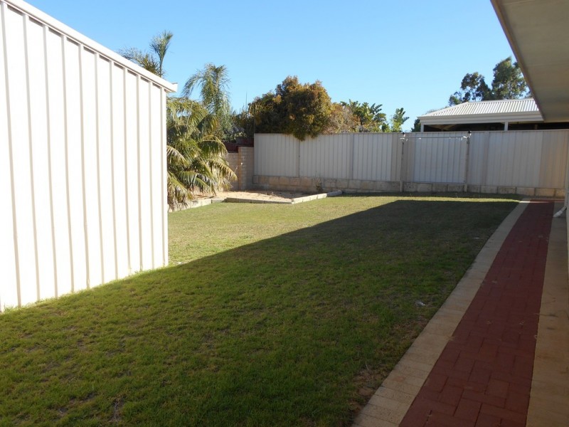 44 Paradise Circuit, Halls Head WA 6210