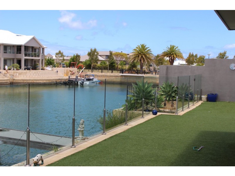 8 Gael Place, Dudley Park WA 6210