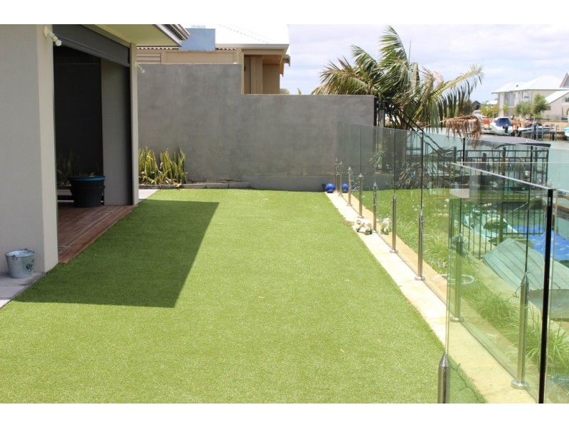 8 Gael Place, Dudley Park WA 6210