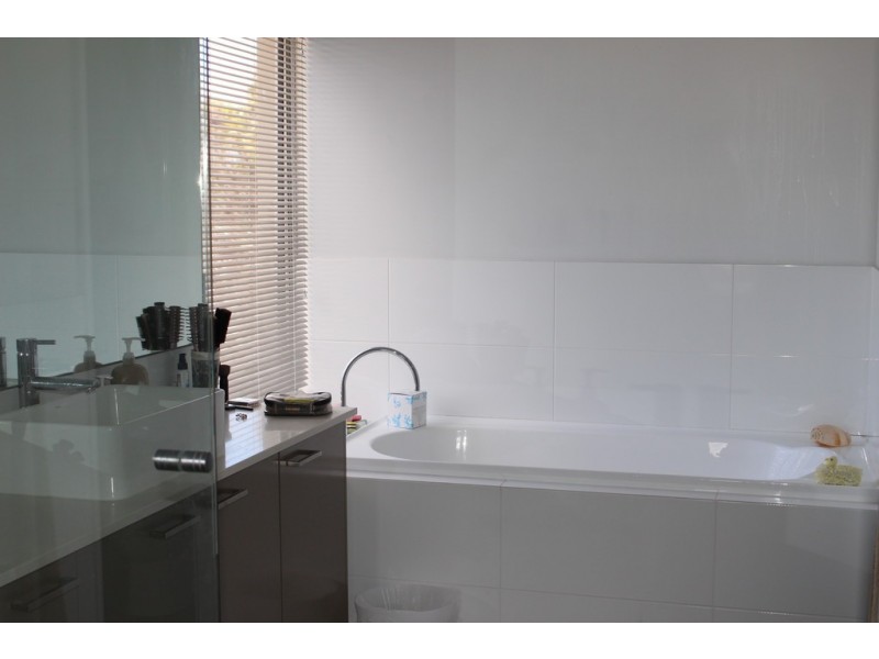 8 Gael Place, Dudley Park WA 6210