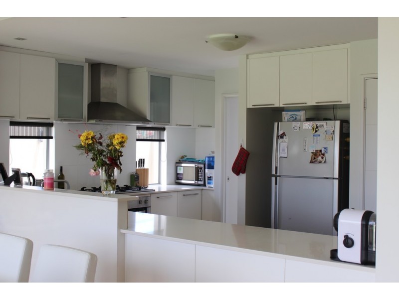 8 Gael Place, Dudley Park WA 6210